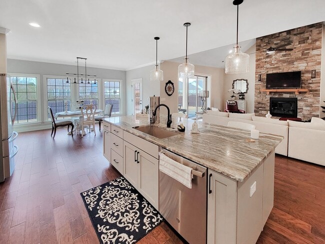 Building Photo - Gorgeous 3 Bedroom, 3 Bath Home Built in 2021- Madison, Alabama