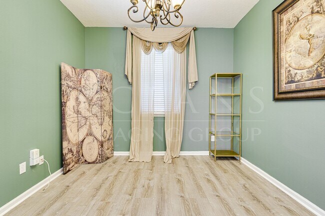 Building Photo - Spacious 4 Bedroom Home with Loft – Prime ...