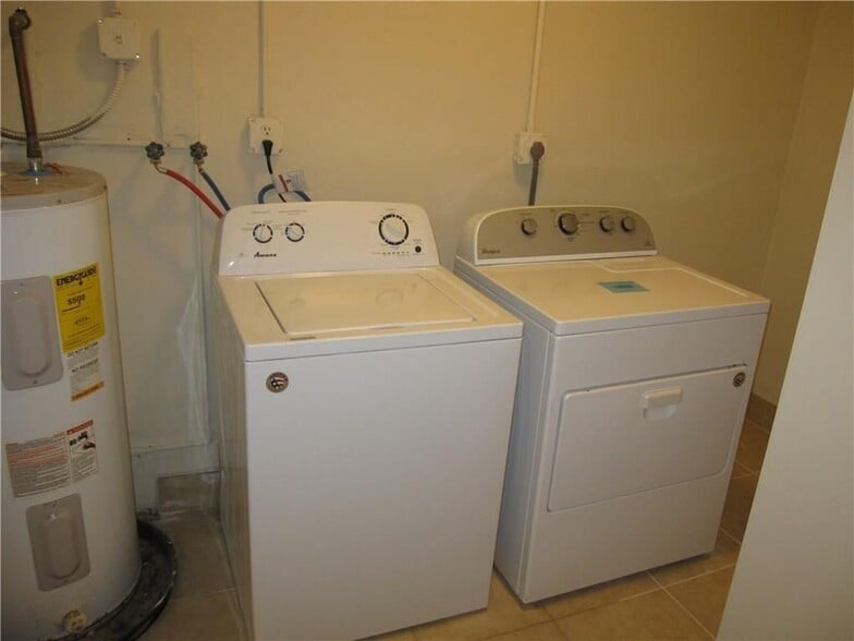 Building Photo - 2601 NW 68th Way