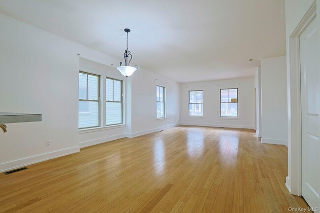 Building Photo - 38 E Parmenter St