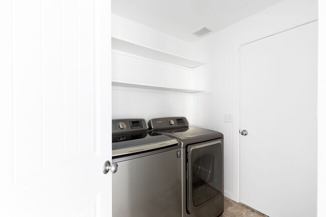 Building Photo - 50% Off First Month's Rent for March Move In! Beautiful 4 Bedroom 3 Bath Issaquah Home on Large P...