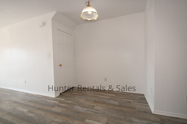 Building Photo - Ready for Move-In