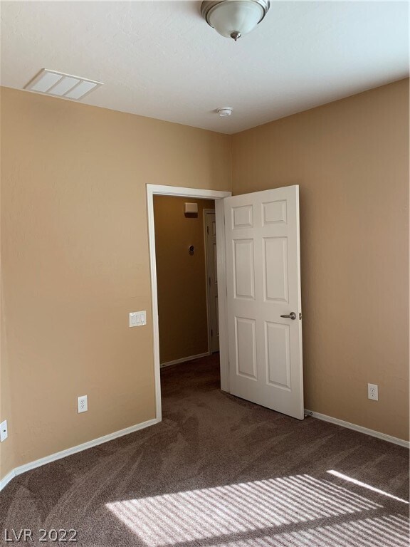 Building Photo - 6868 Sky Pointe Dr