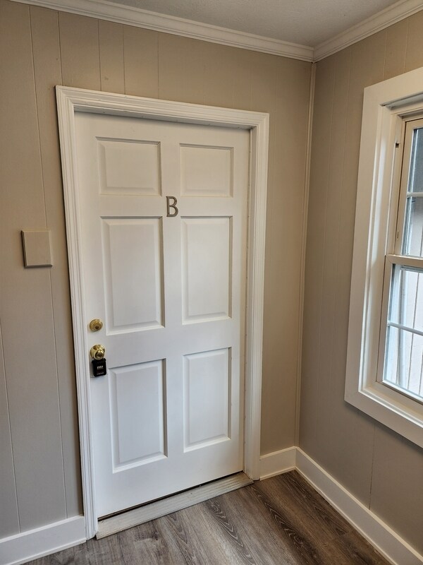 Building Photo - 325 Winding River Dr