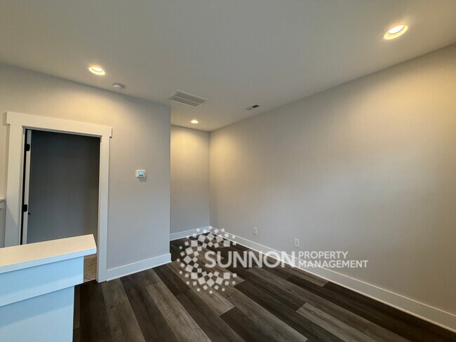 Building Photo - 2 Bed + Loft & 2 Car Garage with Skyline Views