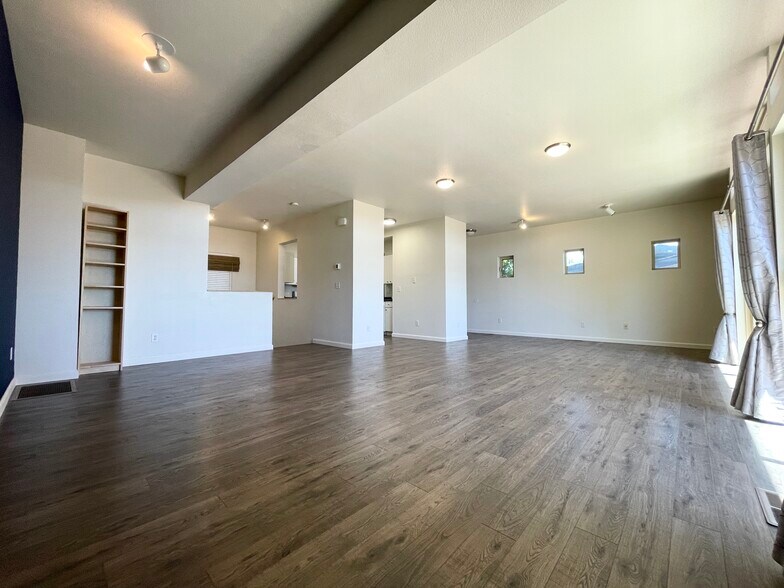 Livingroom - 155 University Ter