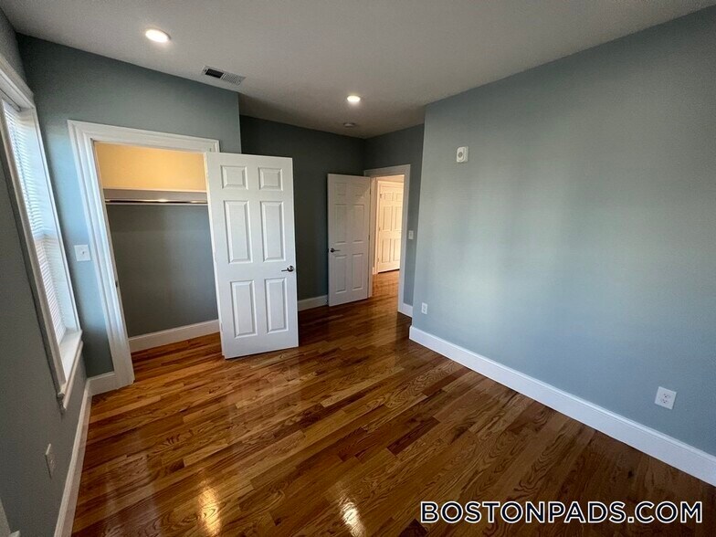 Building Photo - 372 Oxford St