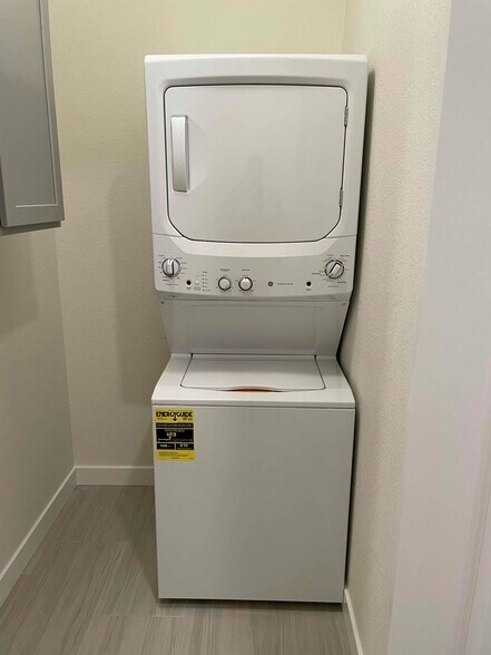 Building Photo - 8781 S Wenatchee Ct