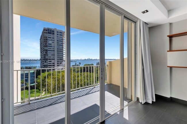 Building Photo - 11111 Biscayne Blvd