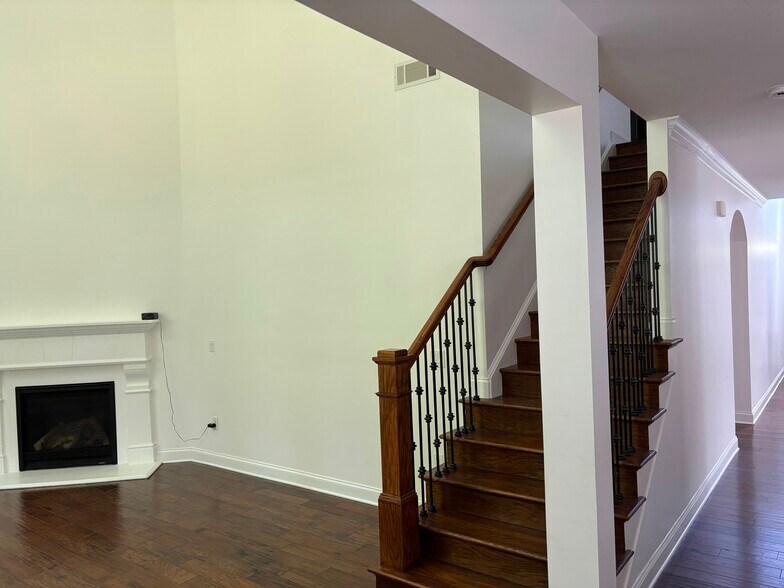 Building Photo - 2035 Davallia Ct