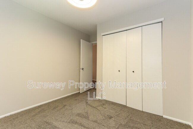 Building Photo - 166 Camber Ln