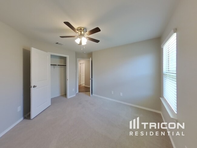 Building Photo - 2514 Henley Dr