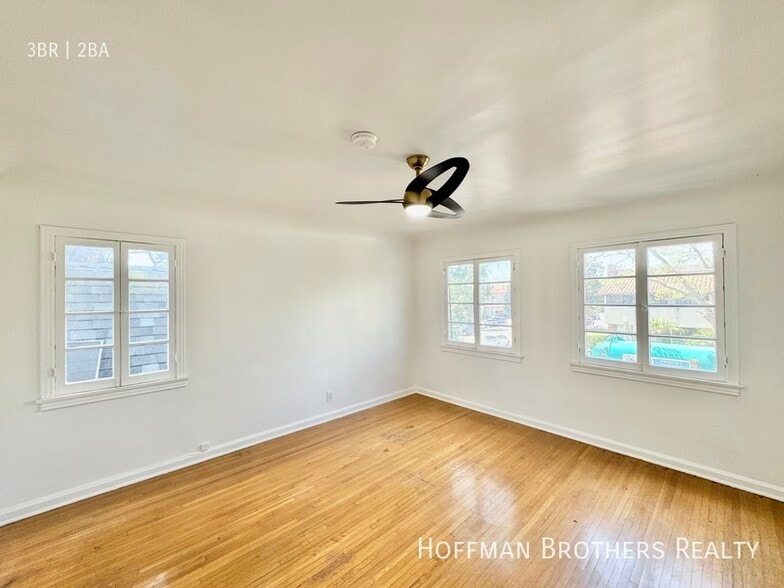 Building Photo - 302 N Mansfield Ave