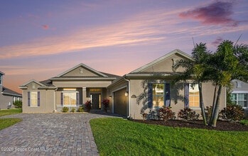 Building Photo - 8321 Paragrass Ave