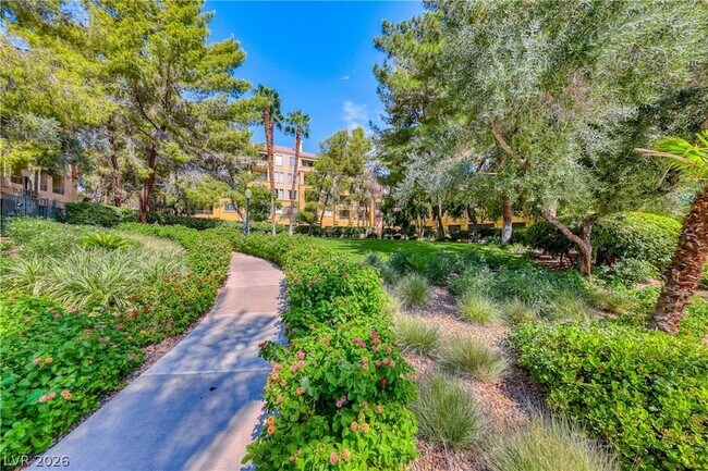 Building Photo - 270 E Flamingo Rd