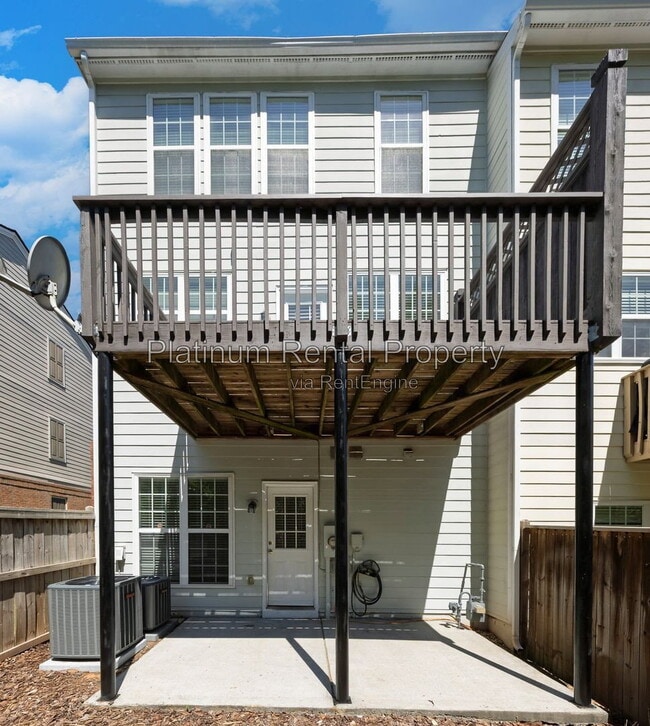 Building Photo - 221 Balaban Cir