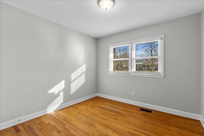 Building Photo - Lovely 3 Bedroom / 2 Bathroom Renovated Ranch Home for Rent