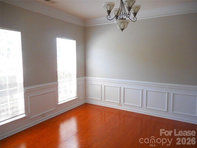 Building Photo - 1018 Fountainbrook Dr