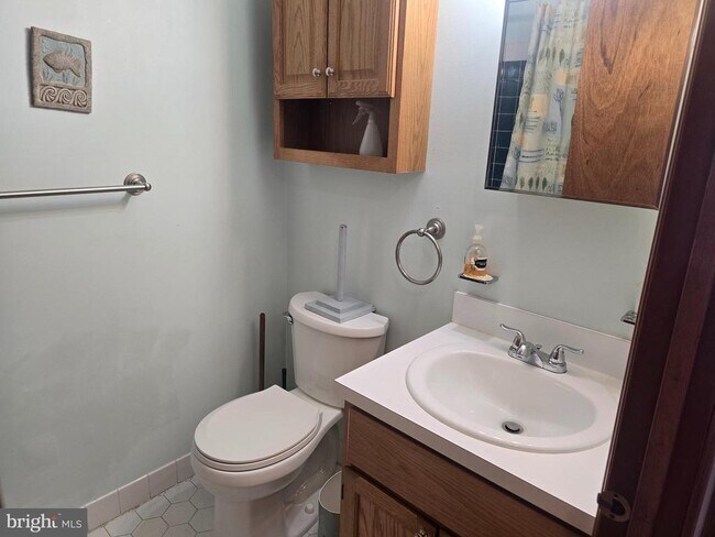 Building Photo - 524 Longshore Ave