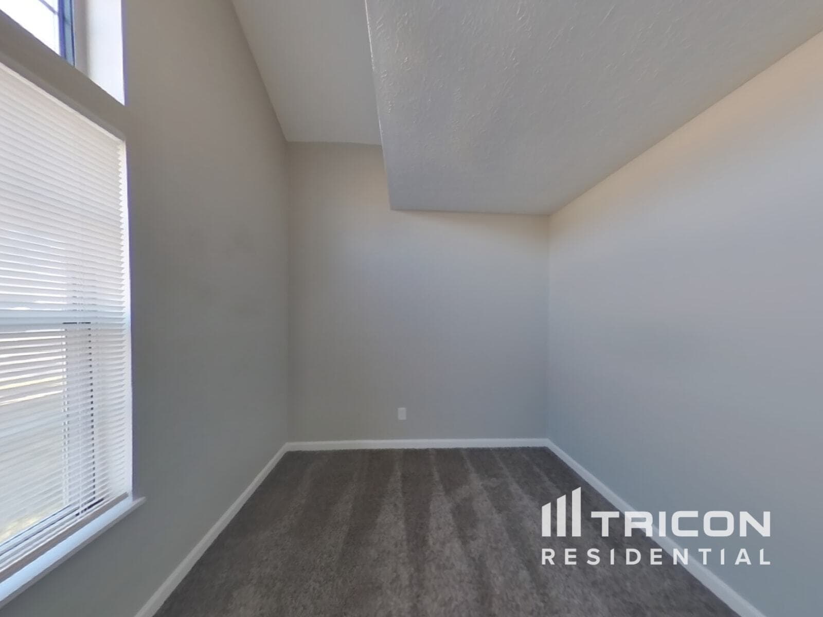 Building Photo - 25 Suncrest Dr