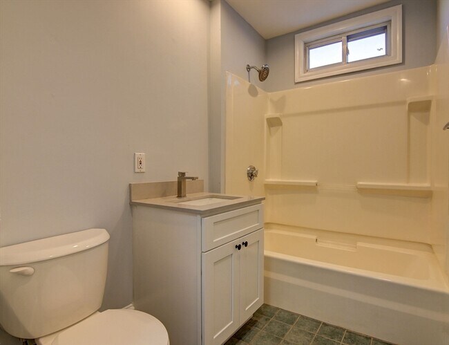 Building Photo - 88 Old Colony Ave