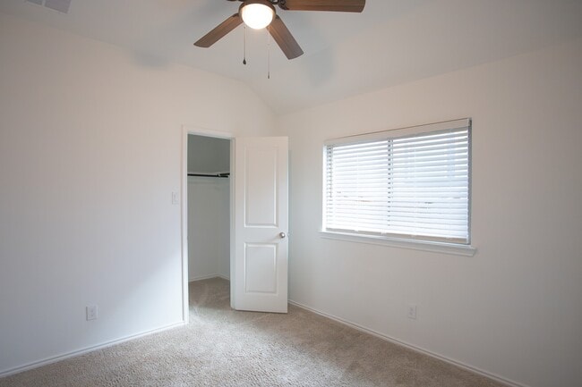 Building Photo - 10543 Shining Dawn Wy