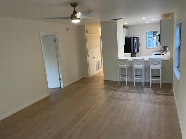 Building Photo - 4511 S Oak Dr