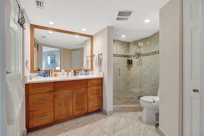 Building Photo - 5420 N Ocean Dr