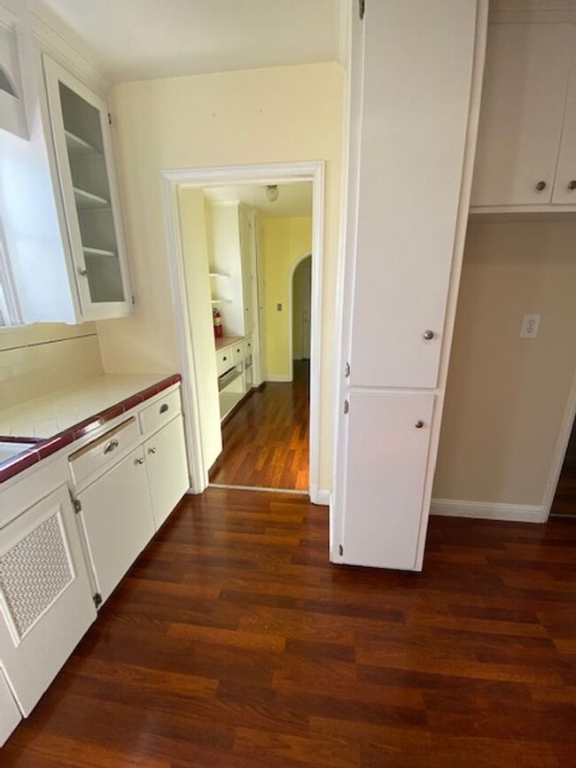 Building Photo - Maple Park LARGE 2 BR/ 2BA with 2 Car Garage & Large Fenced Yard
