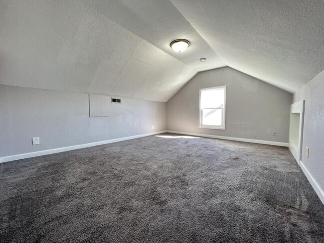 Building Photo - 125 38th St NE