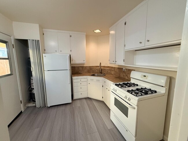 Building Photo - 816 Cowper St