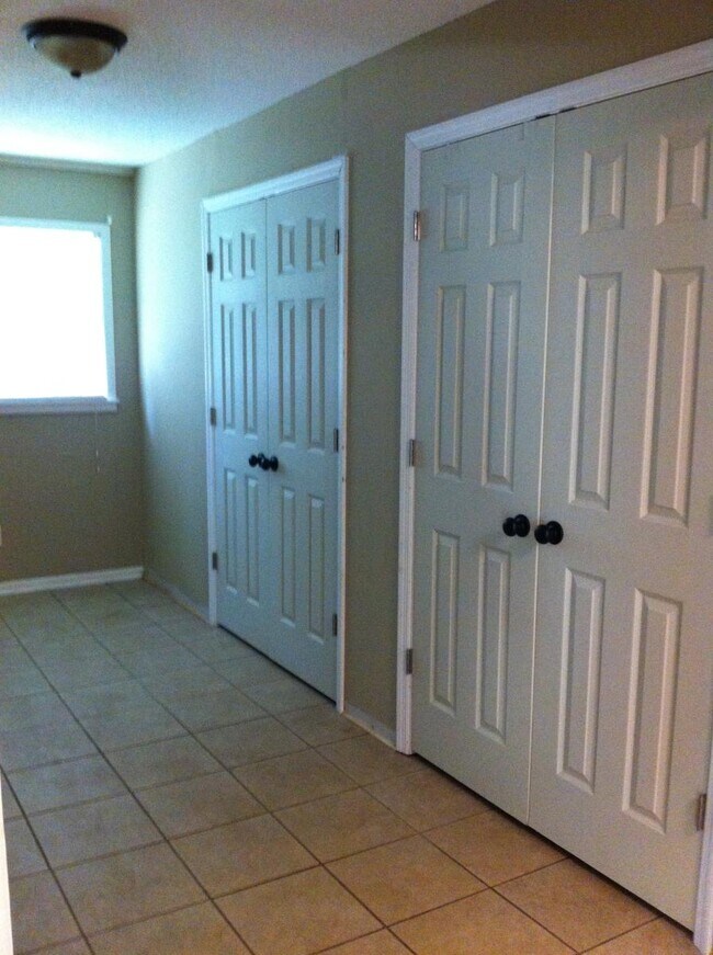 Building Photo - 104 Walker Ave