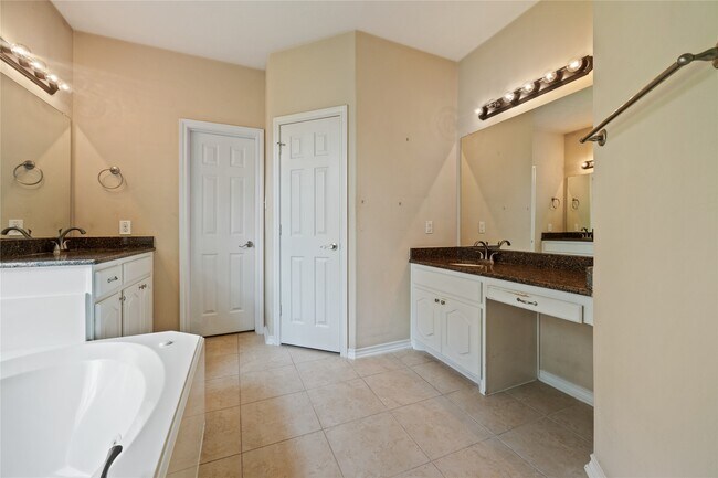 Building Photo - 20698 Oakhurst Meadows Dr