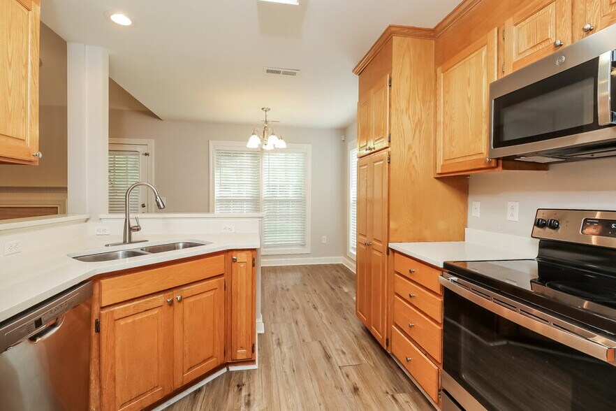 Building Photo - 1052 Enderbury Dr