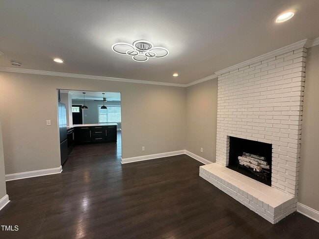 Building Photo - 215 Walnut St