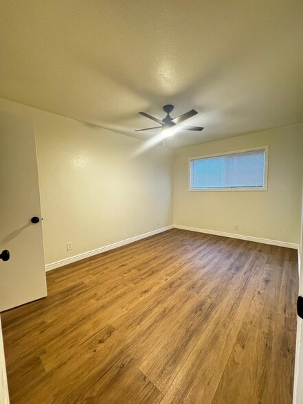 Building Photo - 1322 E Bulldog Ln