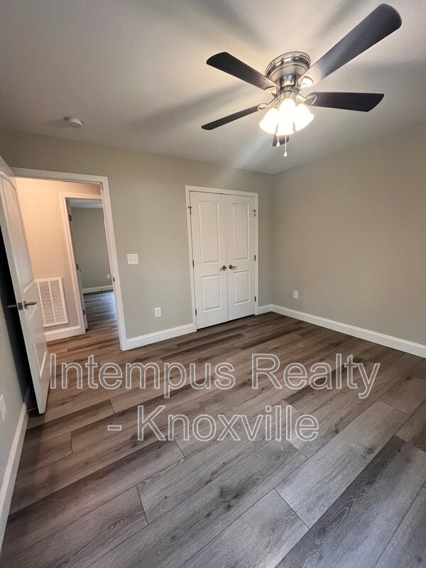 Building Photo - 355 W Outer Dr