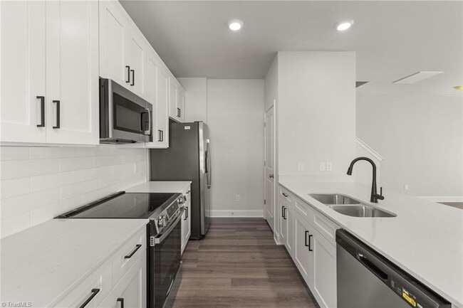 Building Photo - 1729 University Dr