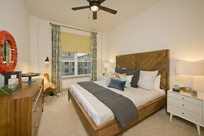 Building Photo - 2848 Woodside St