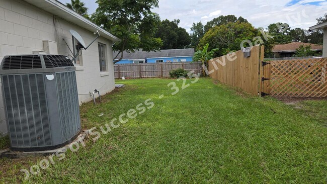 Building Photo - 325 Live Oak Blvd
