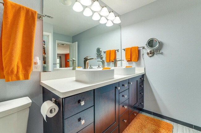 Building Photo - 1122 Gruene Rd