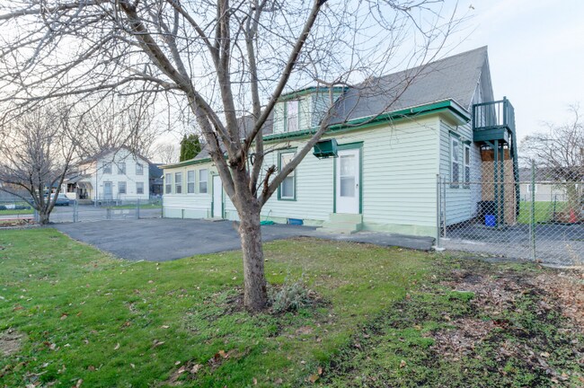 Building Photo - 209 Tioga St