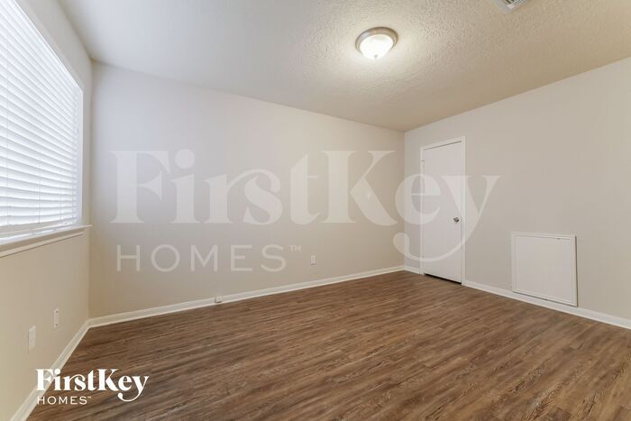 Building Photo - 17809 Crestline Rd