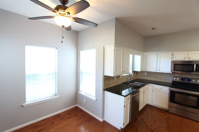 Building Photo - Helena Beauty!!  3BR 2.5BA - You will LOVE IT!!