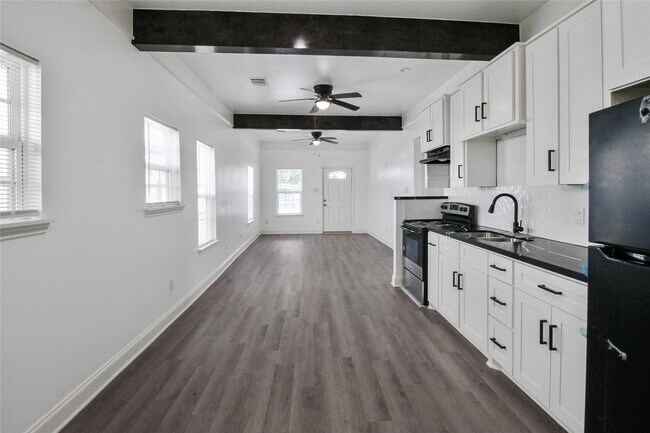Building Photo - 531 N Estelle St