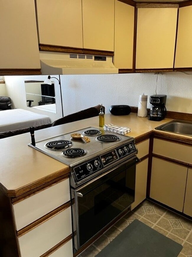 Building Photo - Winter Seasonal Rental- 771F Riverbend