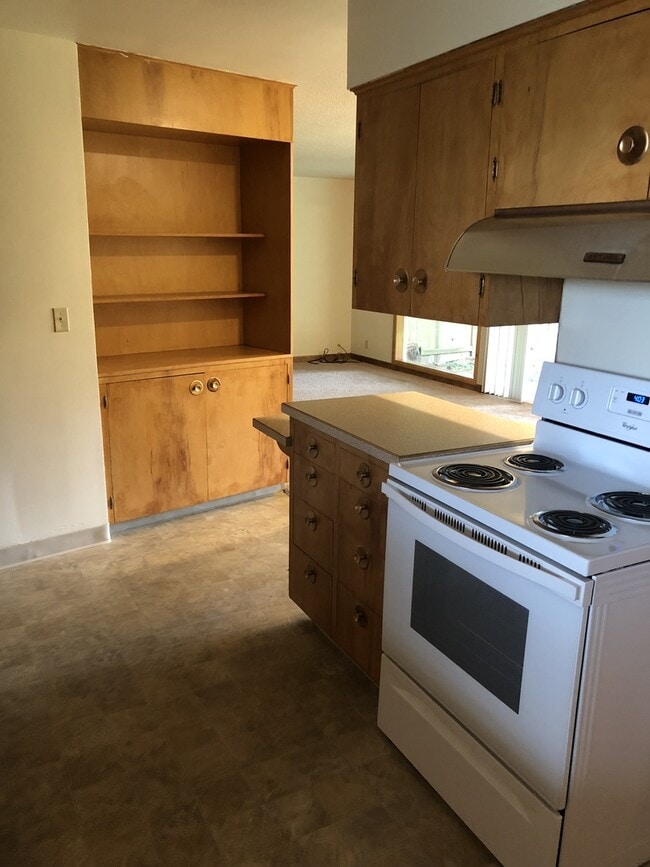 Building Photo - 800 NE 15th St