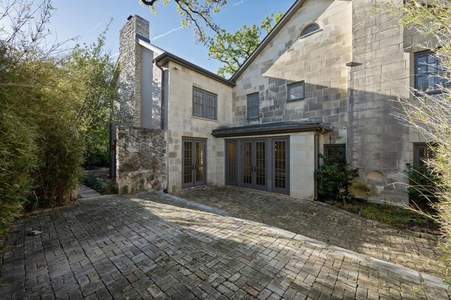 Building Photo - 1301 Kent Ln