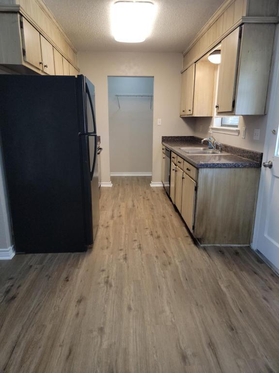 Building Photo - 320 Jean Dr