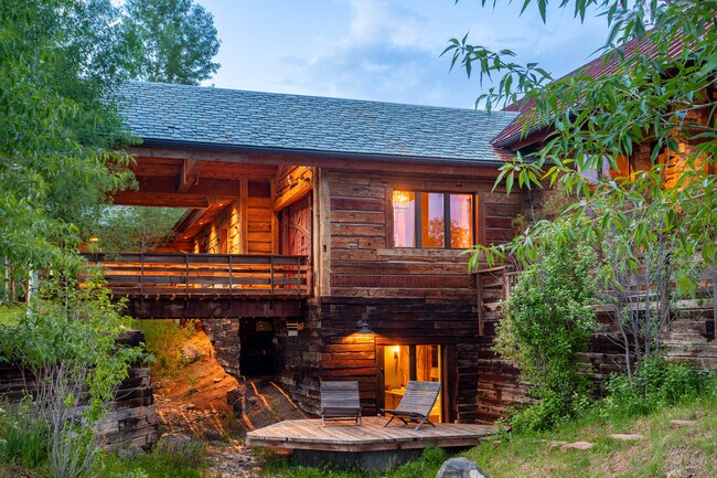 Building Photo - 665 Callicotte Ranch Dr